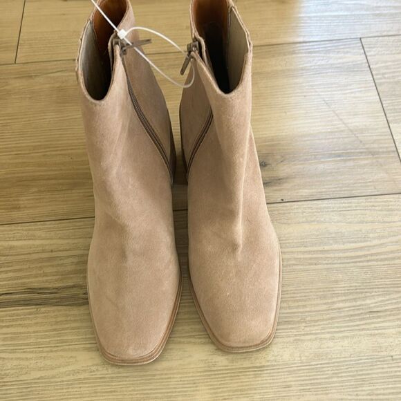 Andre Assous Naia Bootie Beige, size 8, NWOT - Picture 3 of 12